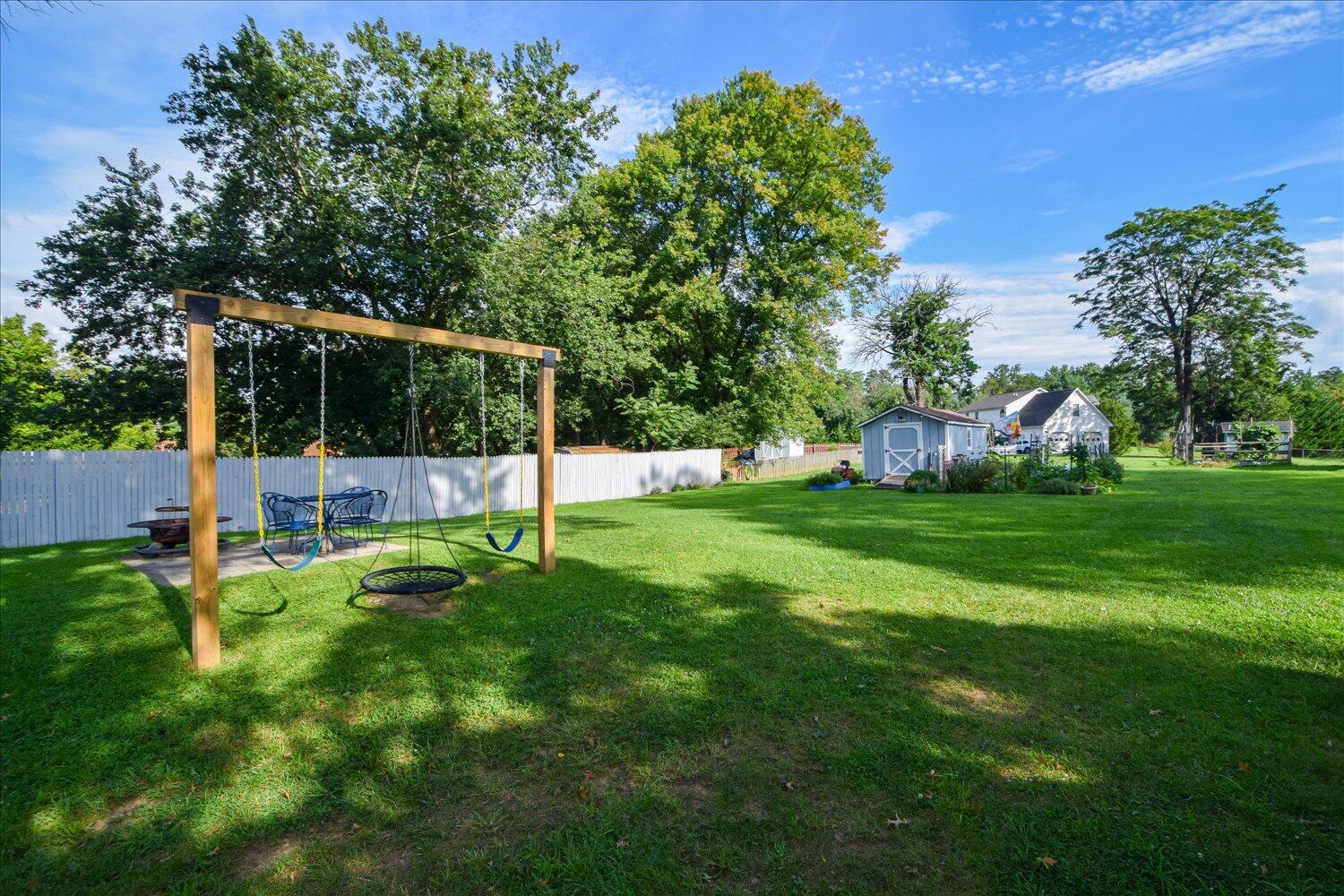 Salem, Virginia 24153, United States, 5 Bedrooms Bedrooms, ,3 BathroomsBathrooms,Residential,Active,194294