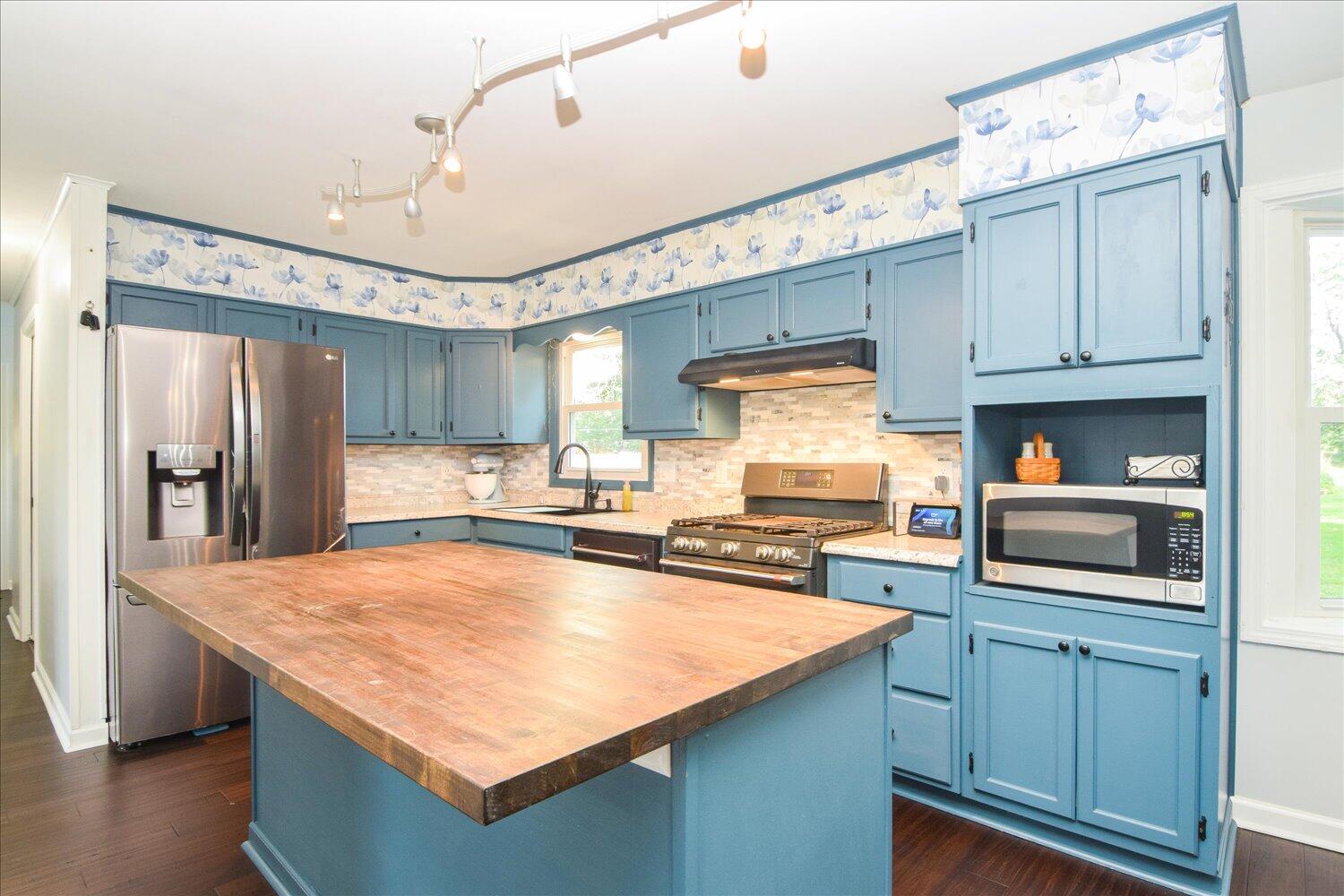 Salem, Virginia 24153, United States, 5 Bedrooms Bedrooms, ,3 BathroomsBathrooms,Residential,Active,194294