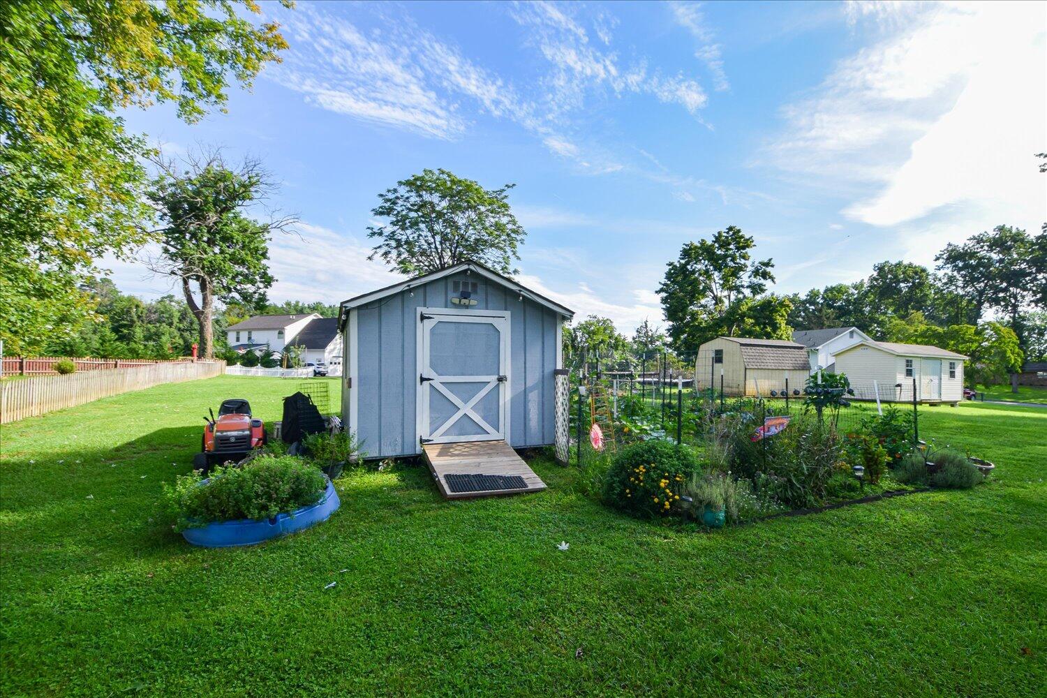 Salem, Virginia 24153, United States, 5 Bedrooms Bedrooms, ,3 BathroomsBathrooms,Residential,Active,194294