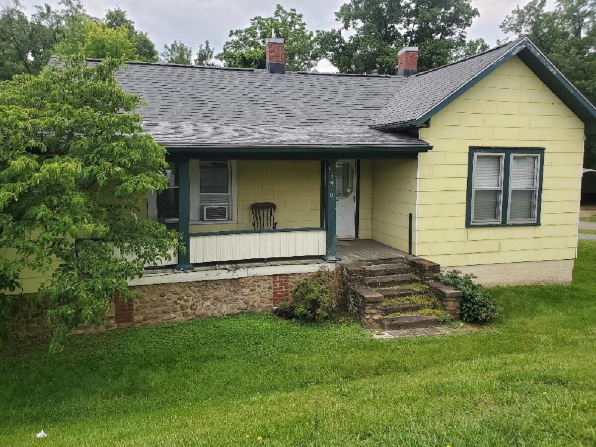 2910 W Main ST, Salem, VA 24153 - #: 890221