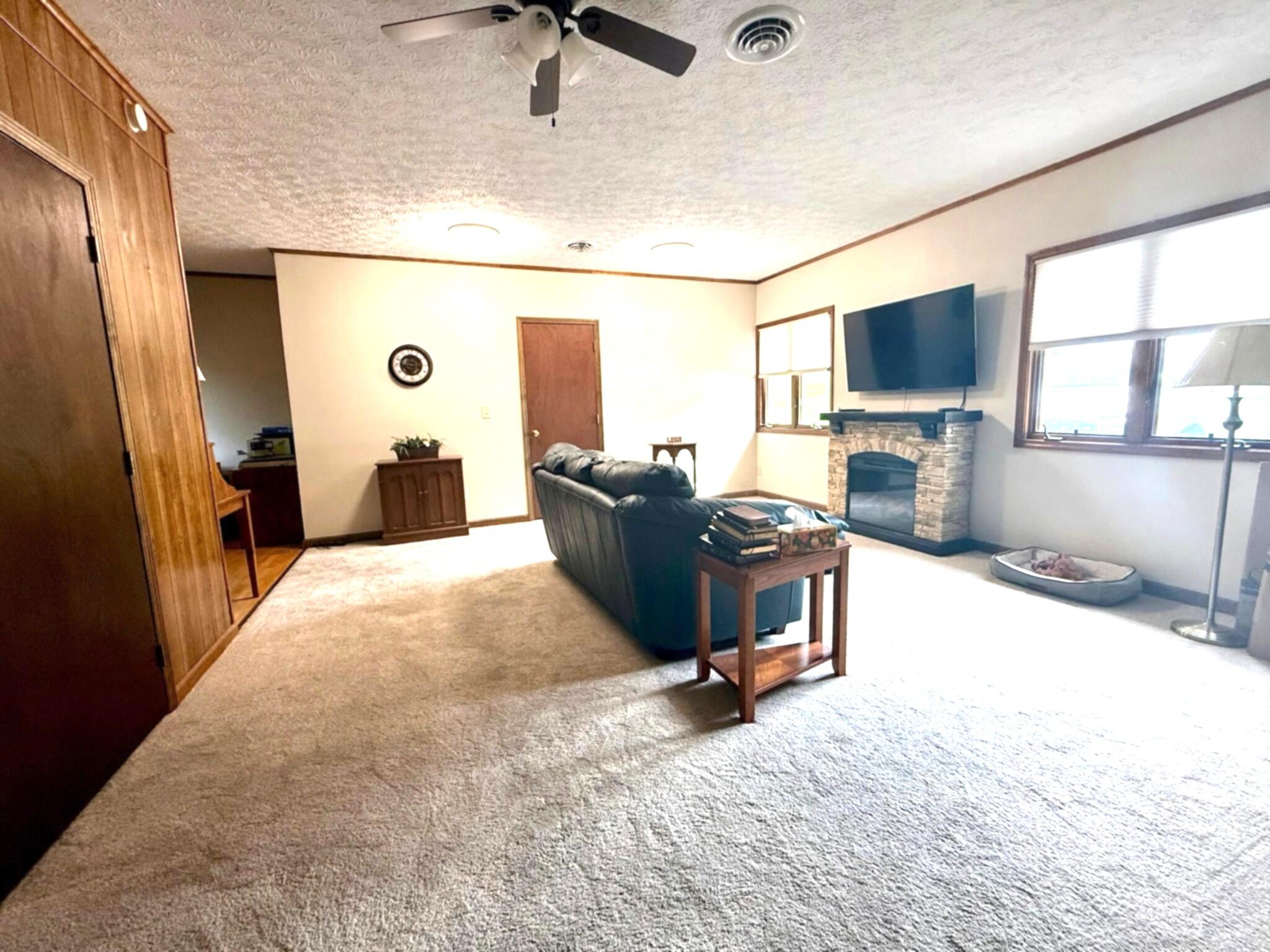 2395 Giles Dr, Christiansburg, Ohio image 15