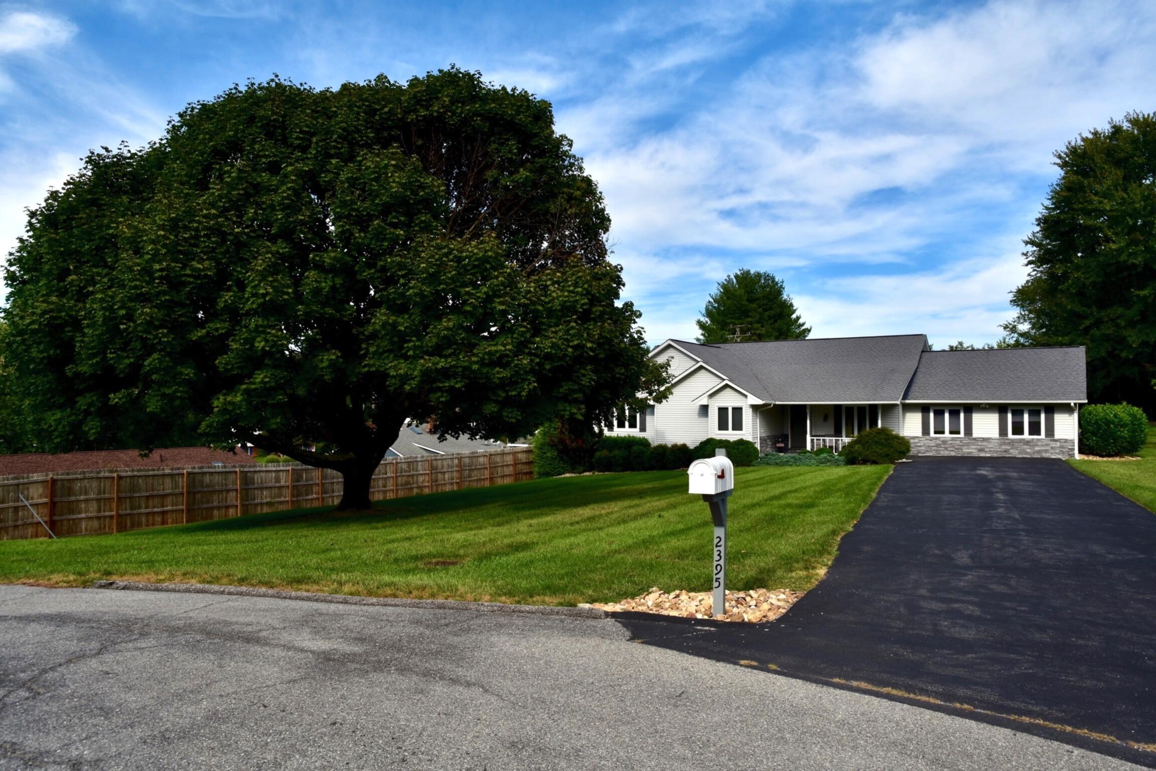 2395 Giles Dr, Christiansburg, Ohio image 4