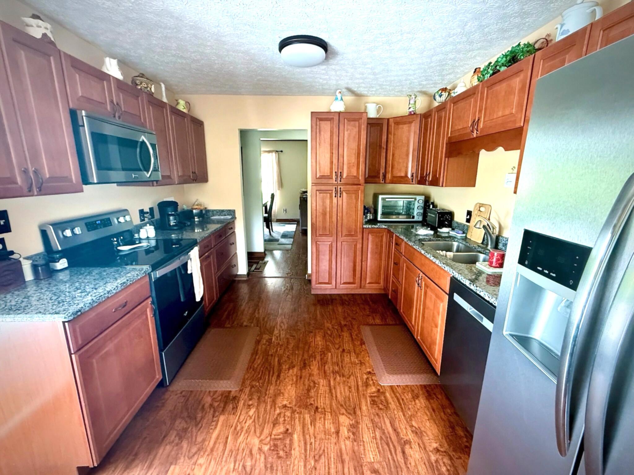 2395 Giles Dr, Christiansburg, Ohio image 17
