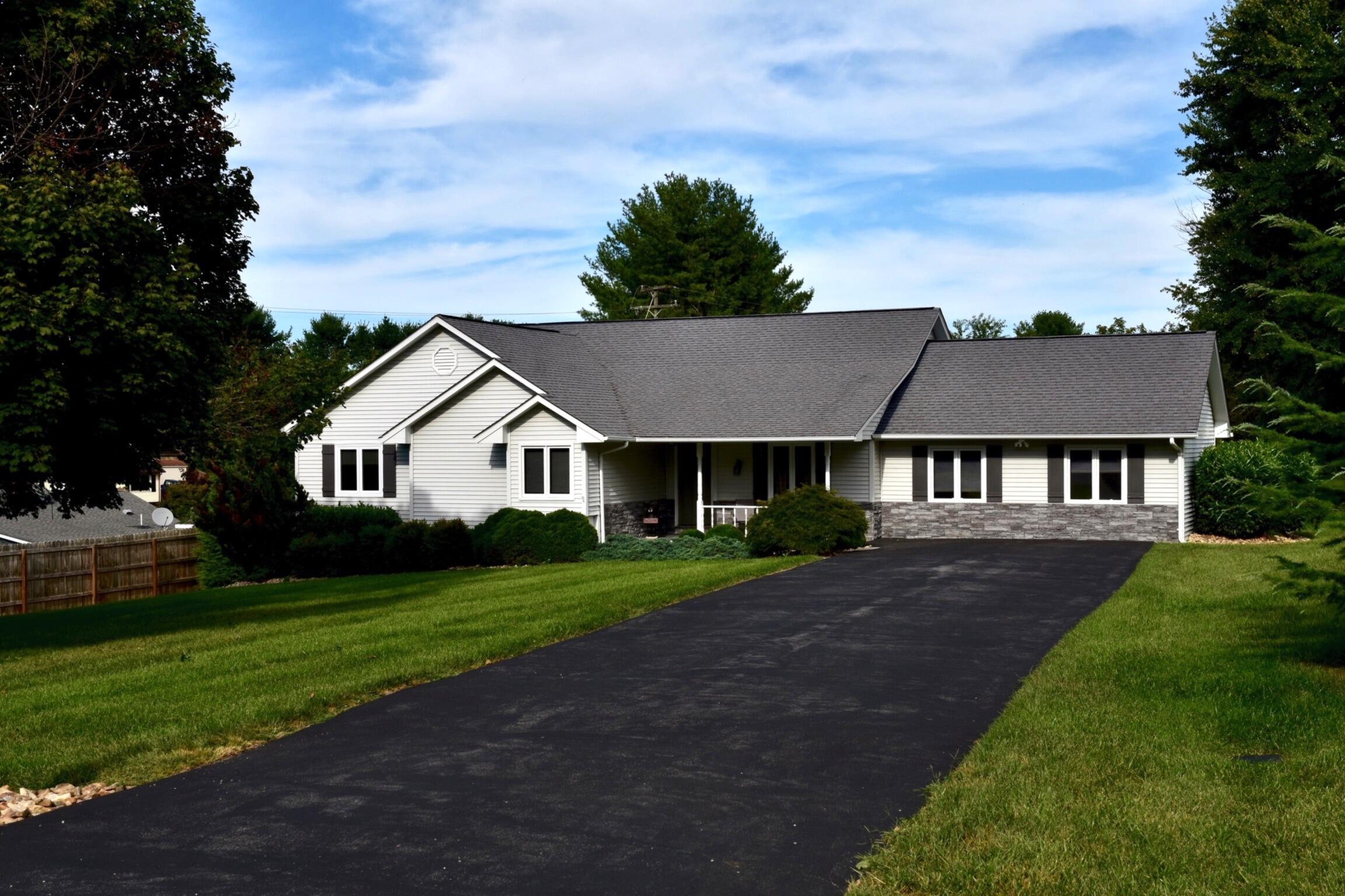 2395 Giles Dr, Christiansburg, Ohio image 3