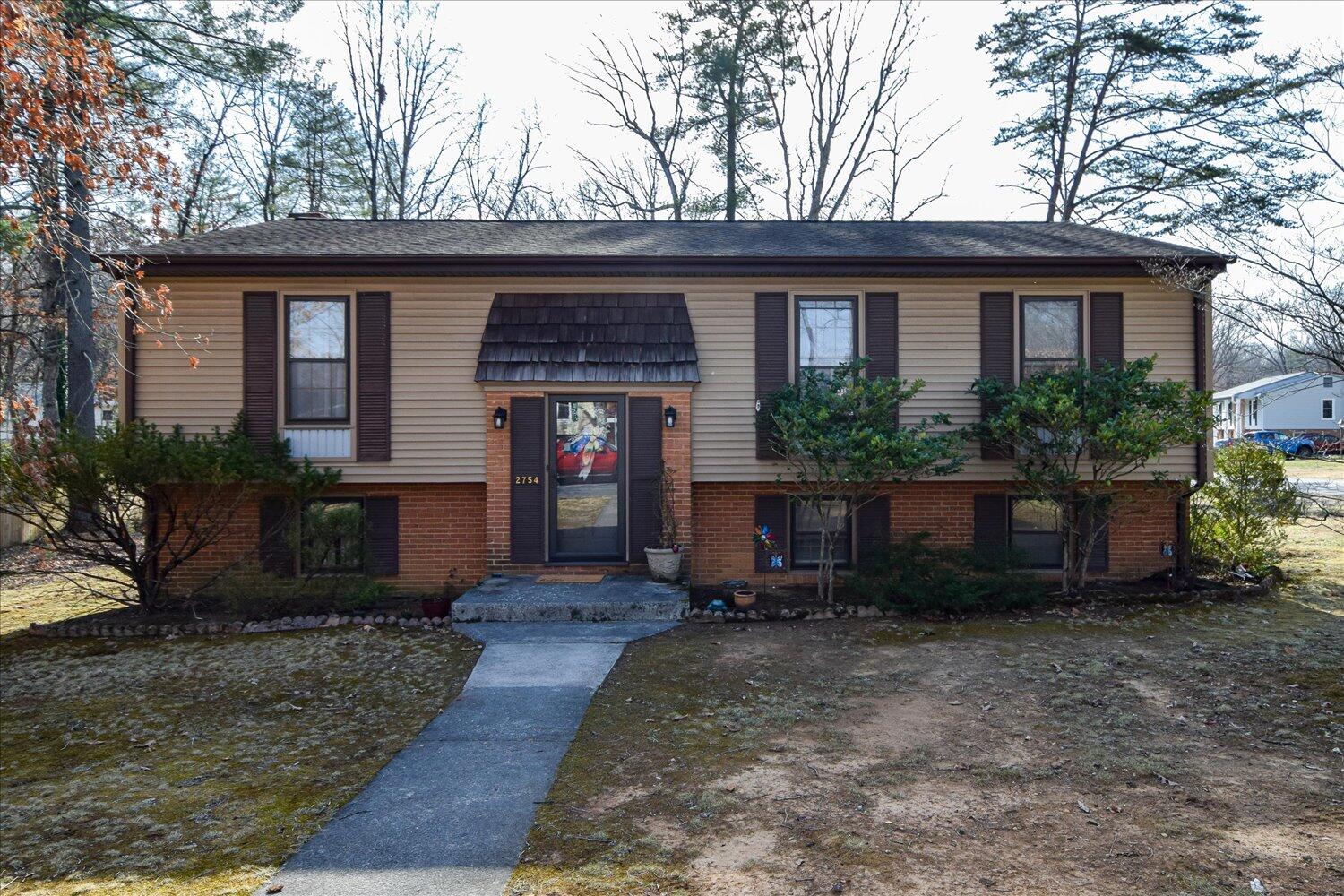 2754 Tanglewood Dr, Roanoke, Virginia image 1
