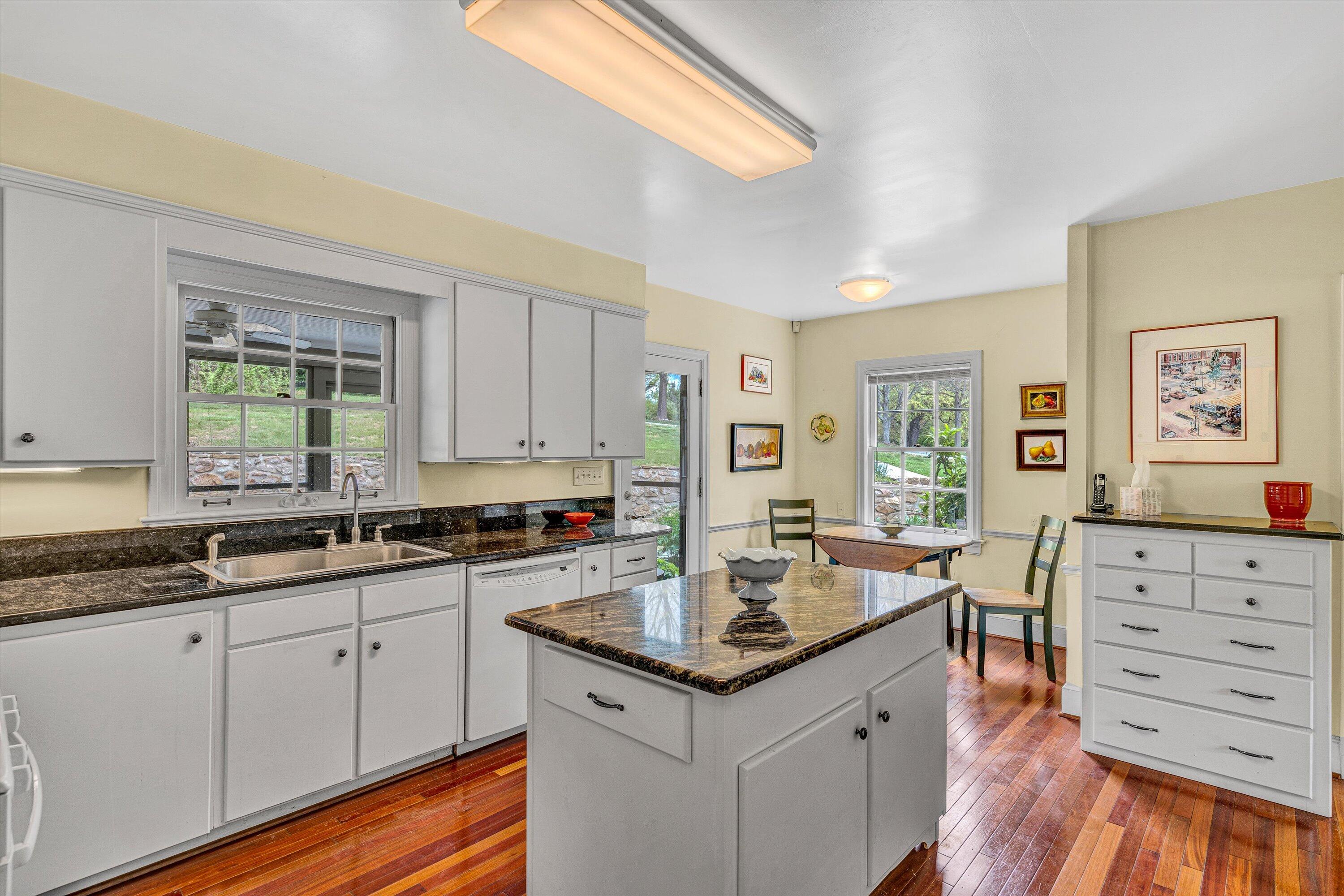 1367 Lakewood Dr, Roanoke, Virginia image 9