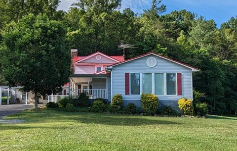 Homes For Sale - 3668 Virgil H Goode Hwy Hwy<br/> Franklin County, Rocky Mount, VA 24151