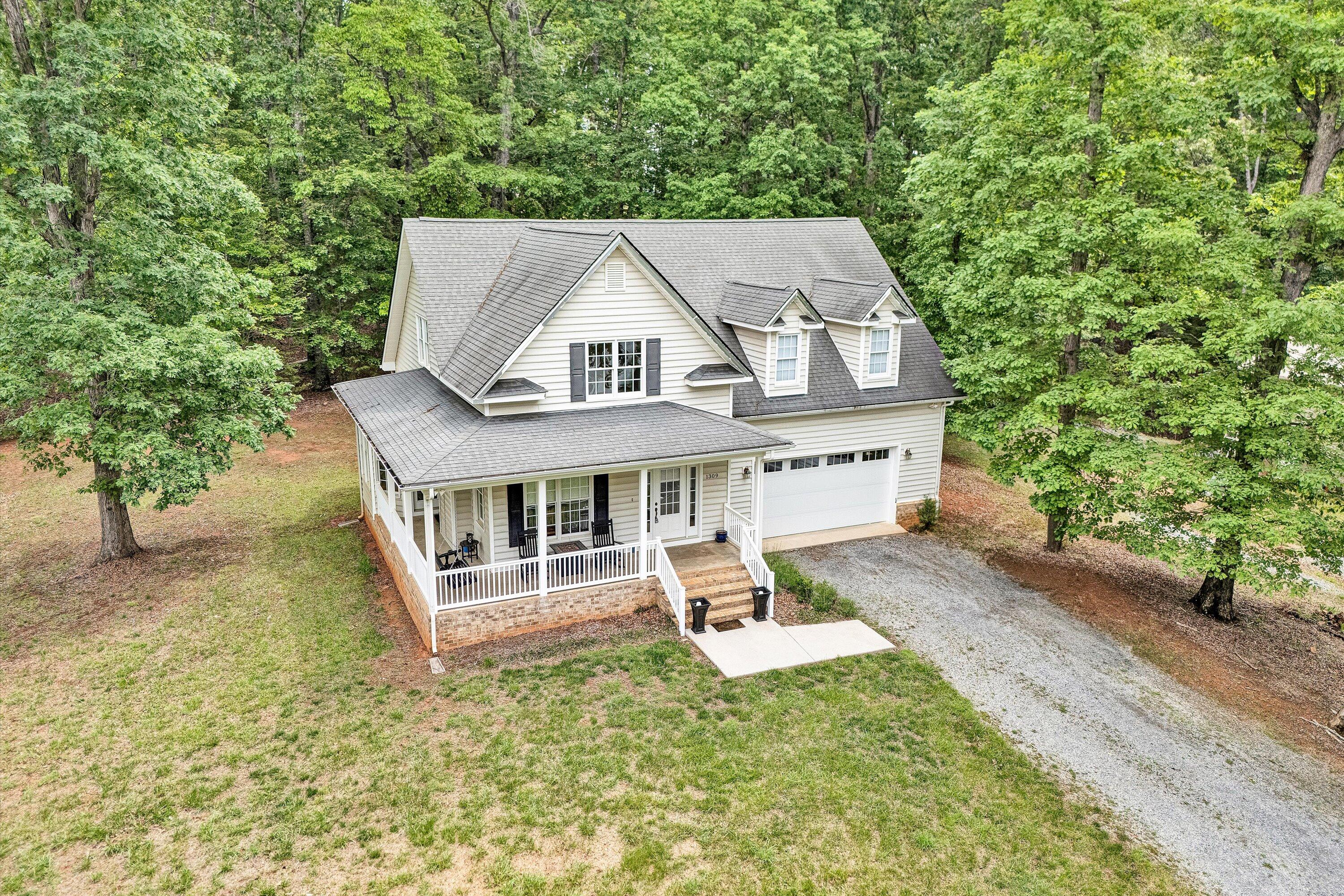 1309 W West Pine Ridge Rd, Huddleston, Virginia image 1