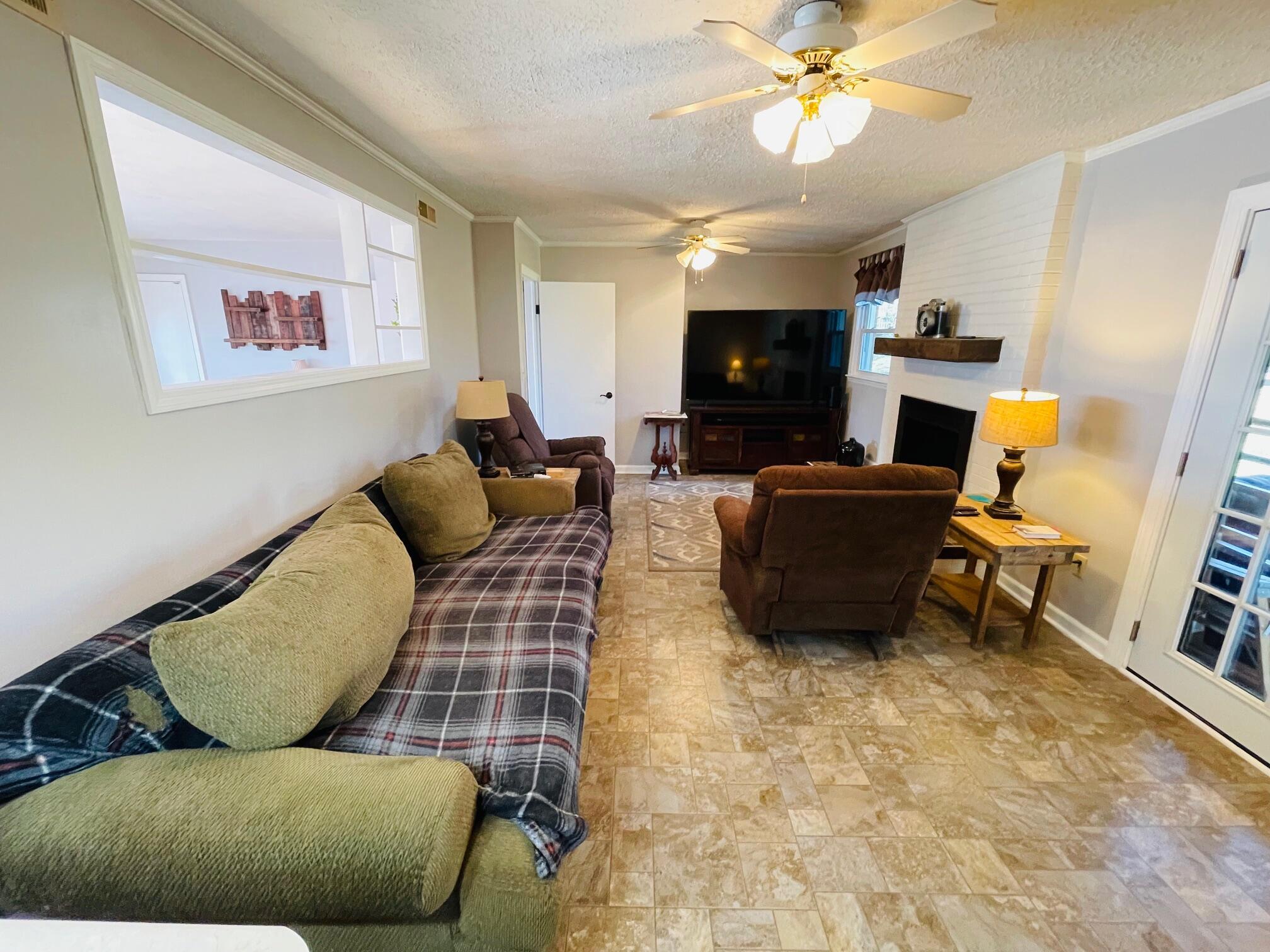 136 Sherwood Dr, Blue Ridge, Virginia image 11