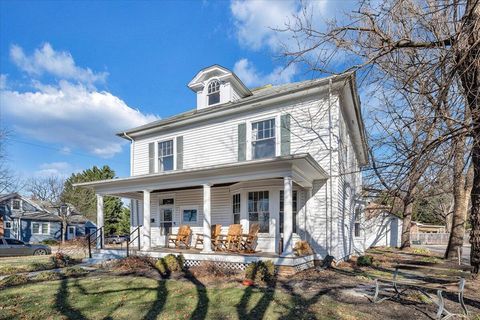 Homes For Sale - 501 Roanoke Blvd<br/> Salem, VA 24153