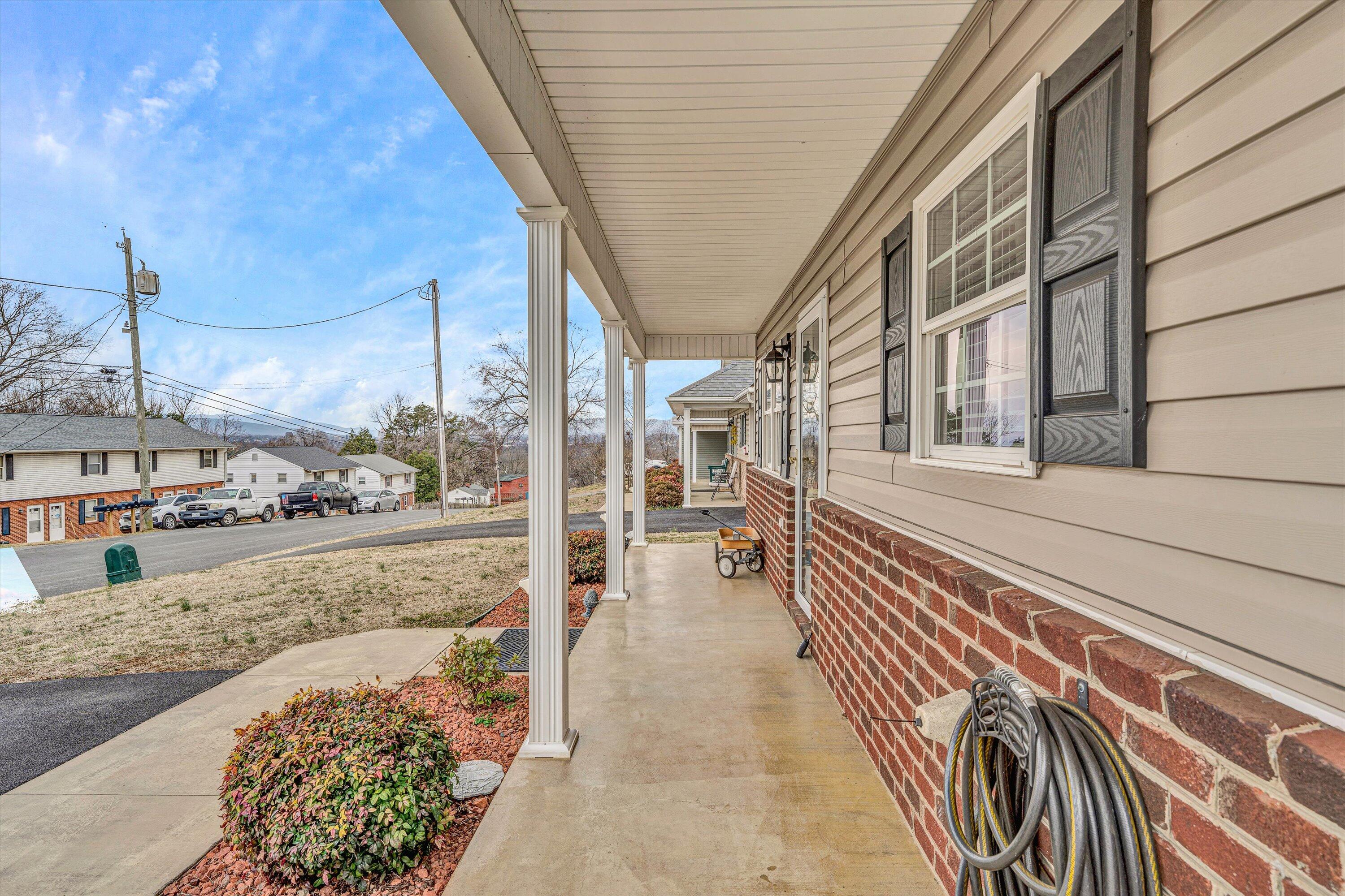 332 E Augusta Ave, Vinton, Virginia image 6