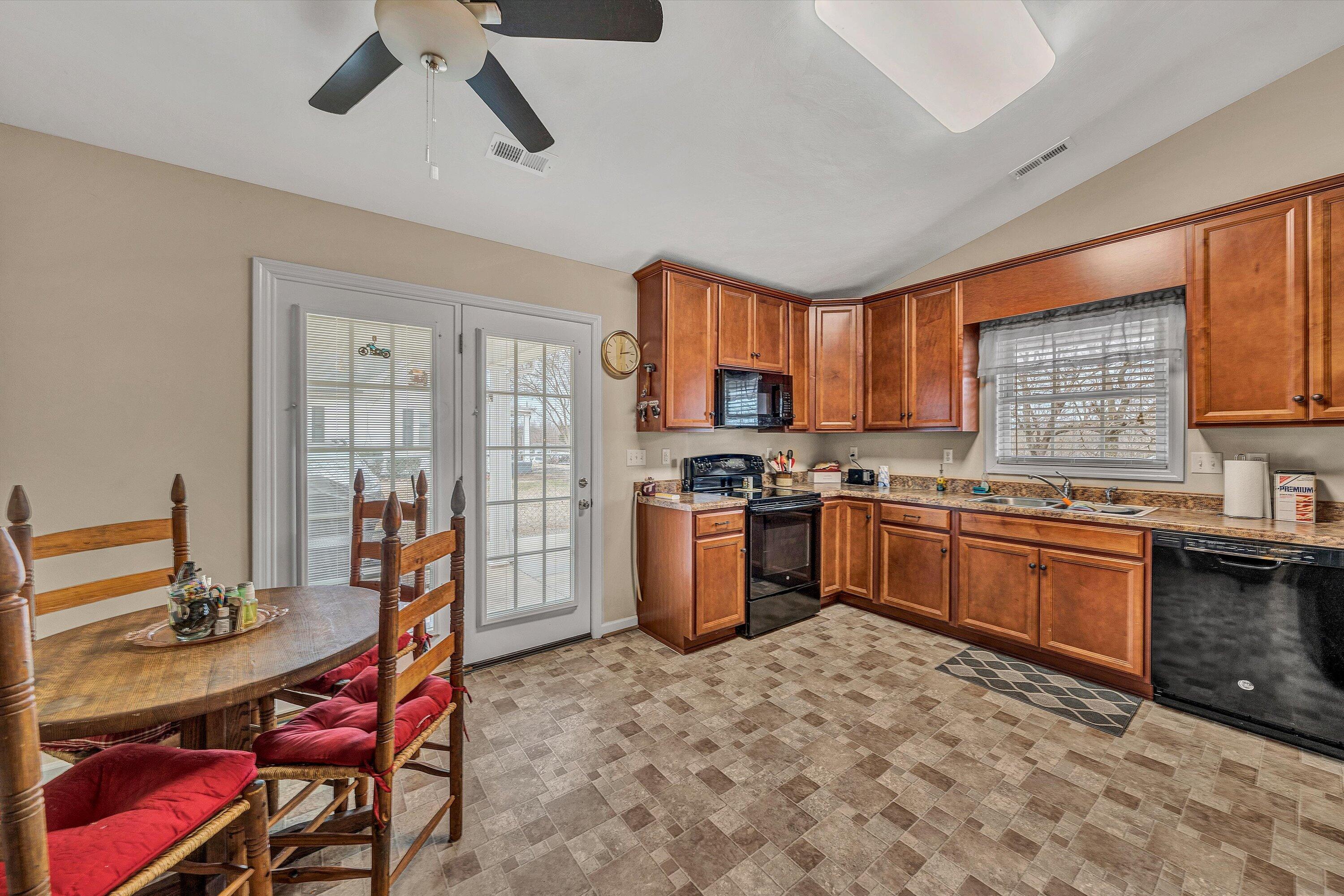 332 E Augusta Ave, Vinton, Virginia image 10