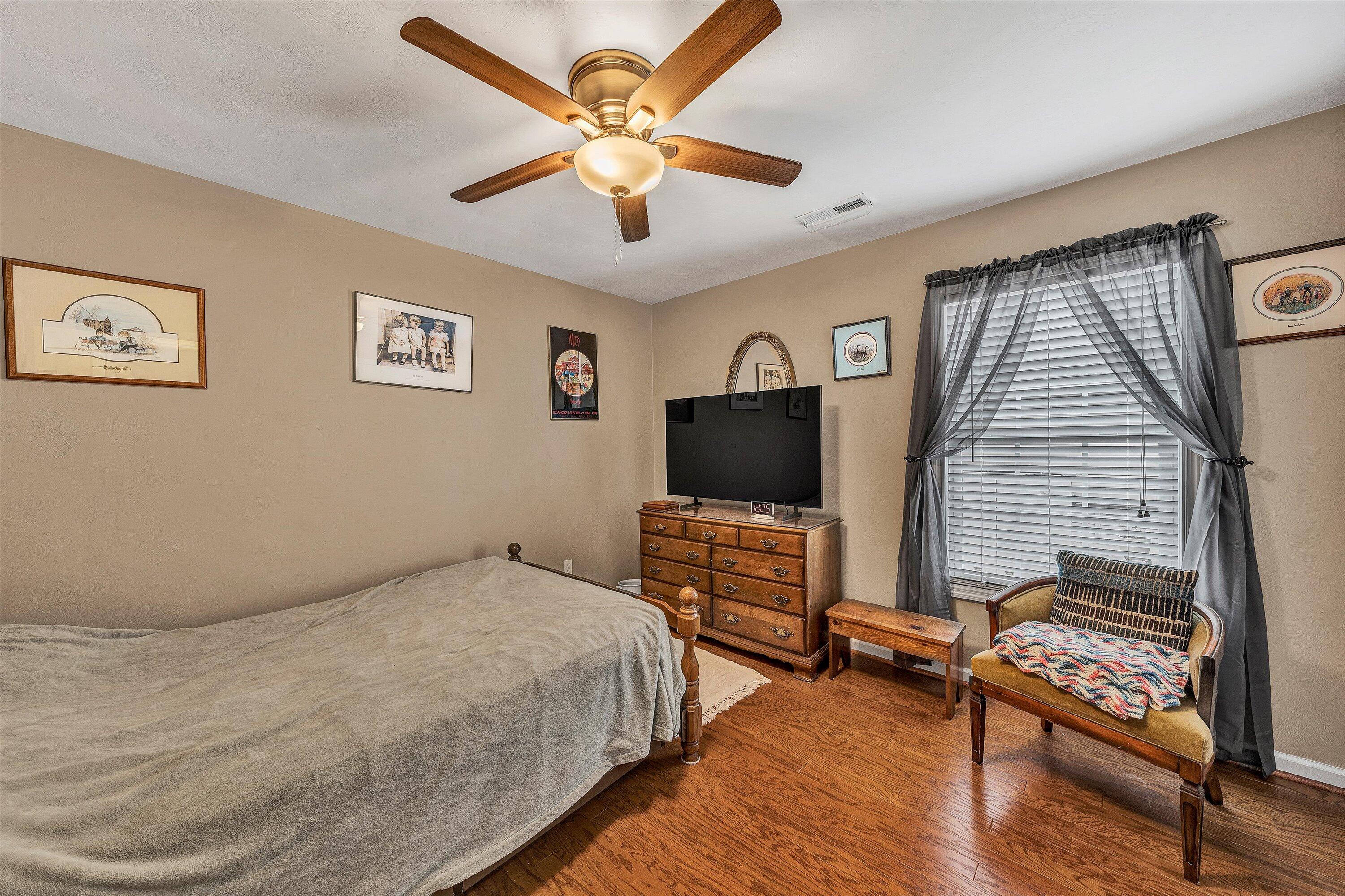 332 E Augusta Ave, Vinton, Virginia image 19
