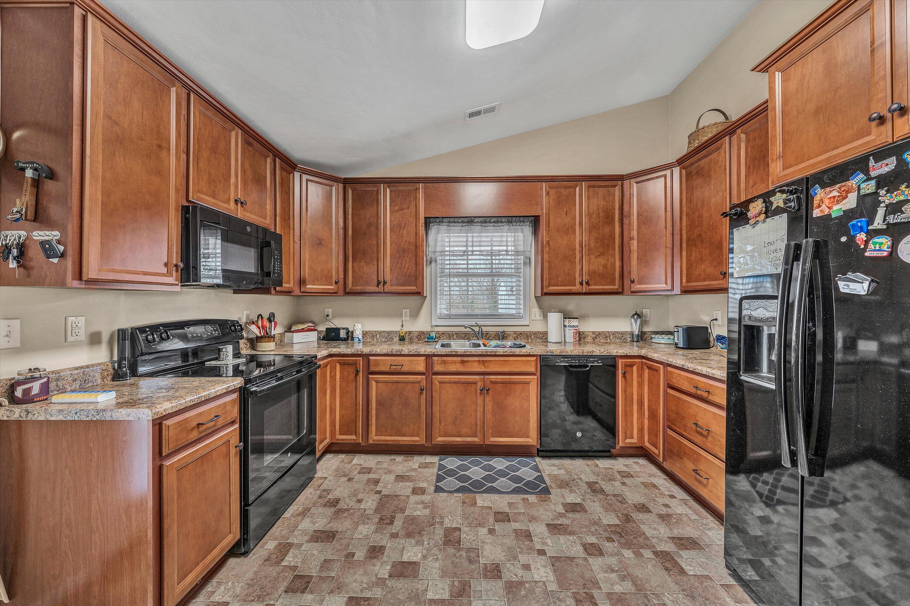332 E Augusta Ave, Vinton, Virginia image 11
