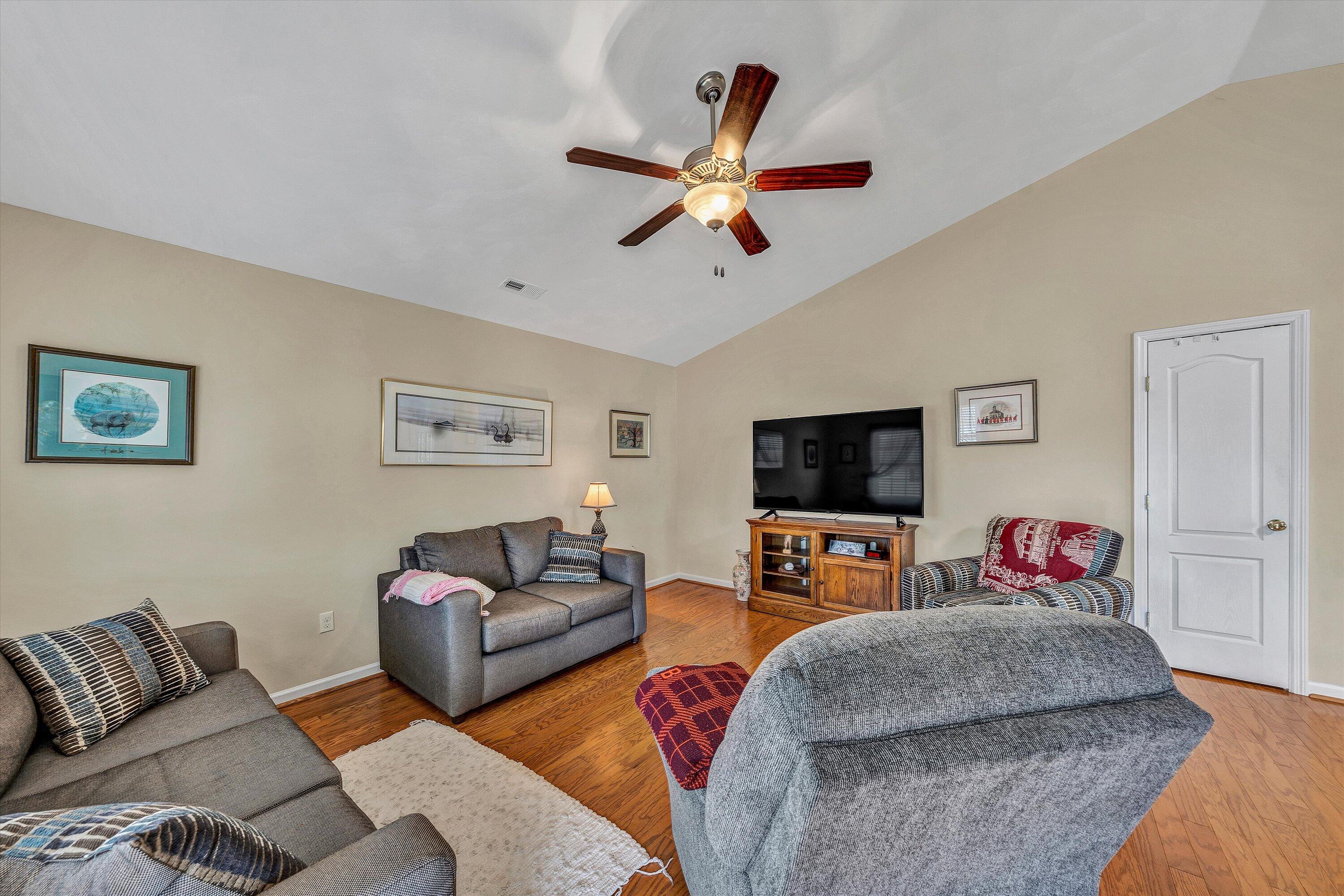 332 E Augusta Ave, Vinton, Virginia image 7
