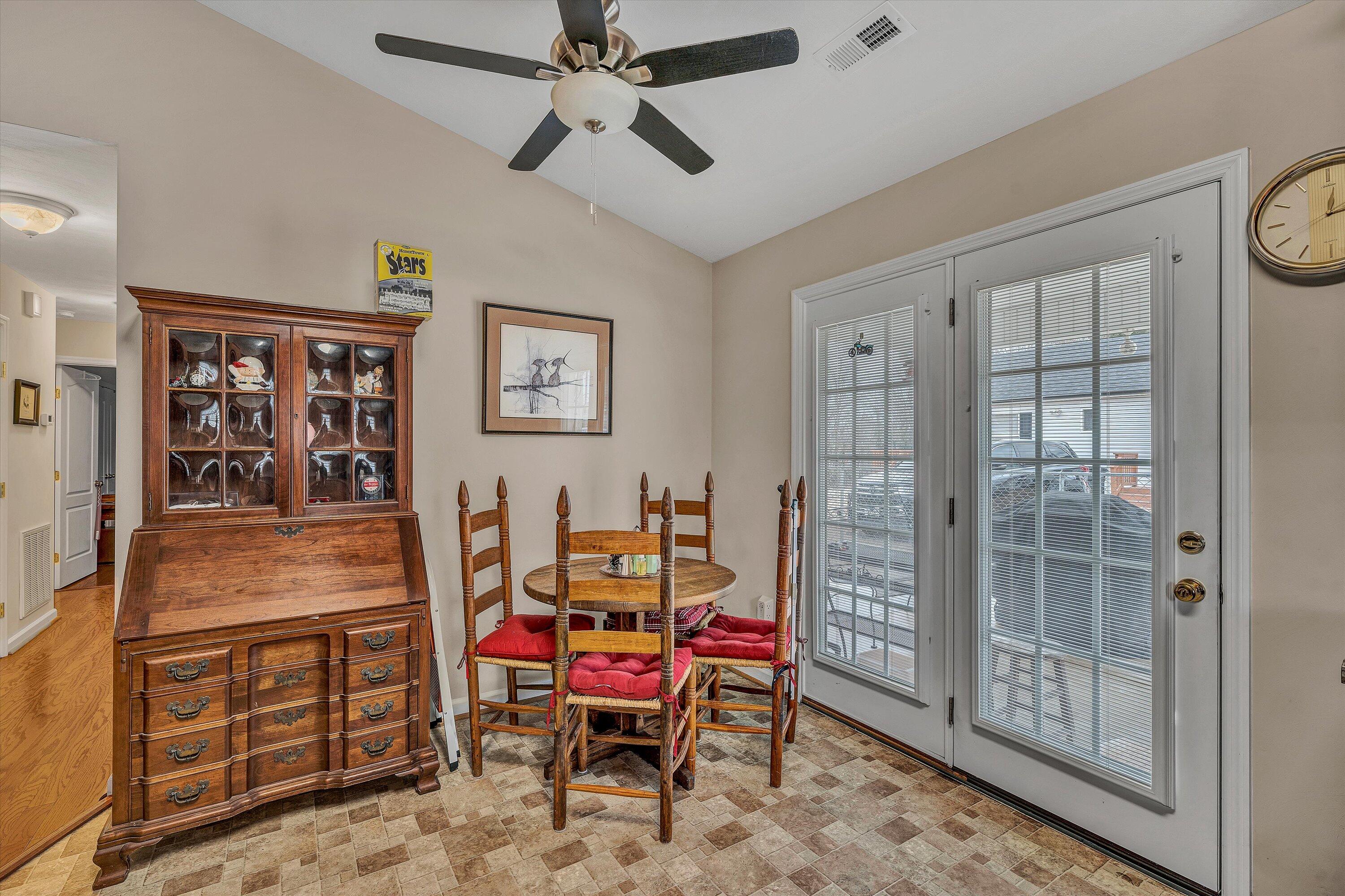332 E Augusta Ave, Vinton, Virginia image 13