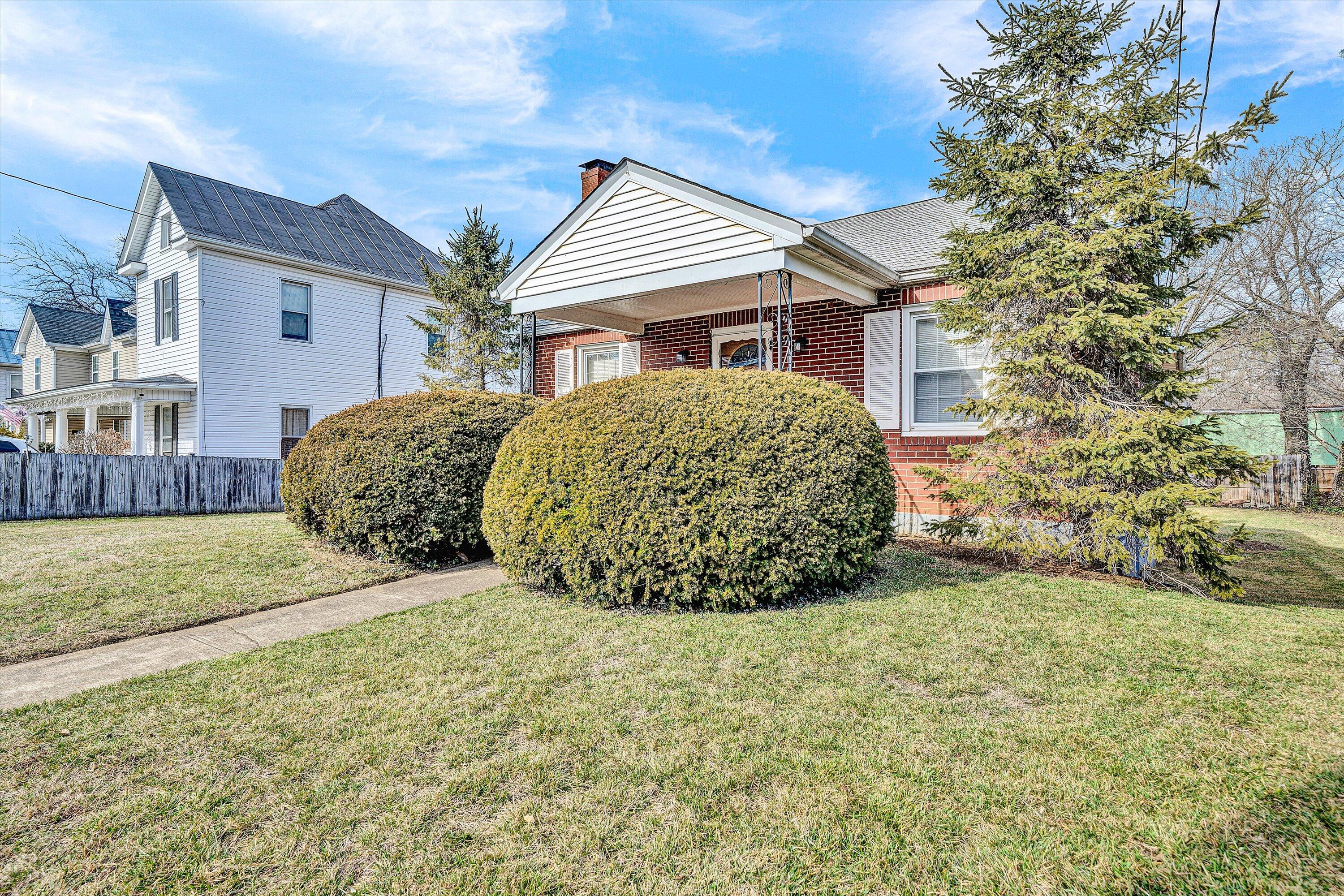 218 W Cleveland Ave, Vinton, Virginia image 3