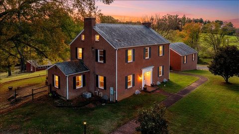 Homes For Sale - 10544 Lee Hwy Hwy<br/> Fincastle, VA 24090