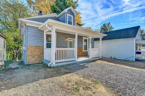 Photo of 128 10 1/2 ST SE, Roanoke, VA 24013 (MLS # 922500)