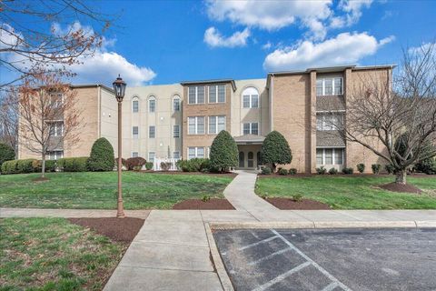 Condo For Sale - 4865 Glen Ivy Ln #APT 208<br/> Roanoke, VA 24018