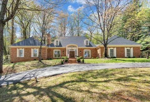 Photo of 5080 Crossbow CIR, Roanoke, VA 24018 (MLS # 925503)