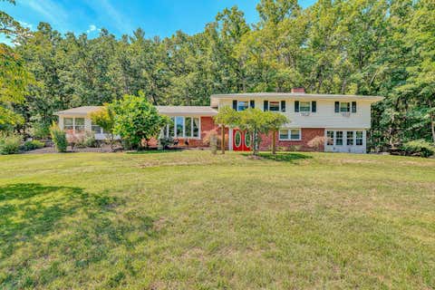 Homes For Sale - 3872 Carvins Cove Rd<br/> Salem, VA 24153