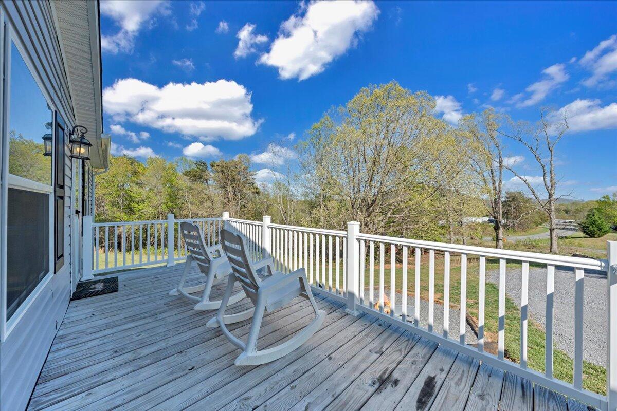 301 Village Dr, Vinton, Virginia image 3