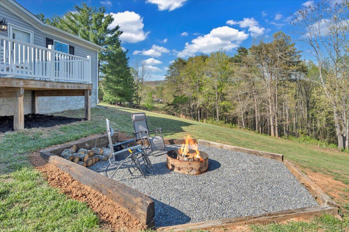 301 Village Dr, Vinton, Virginia image 4