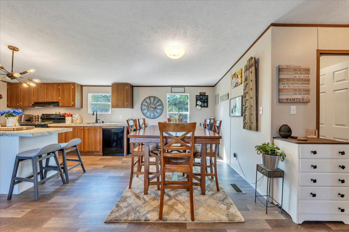 301 Village Dr, Vinton, Virginia image 10