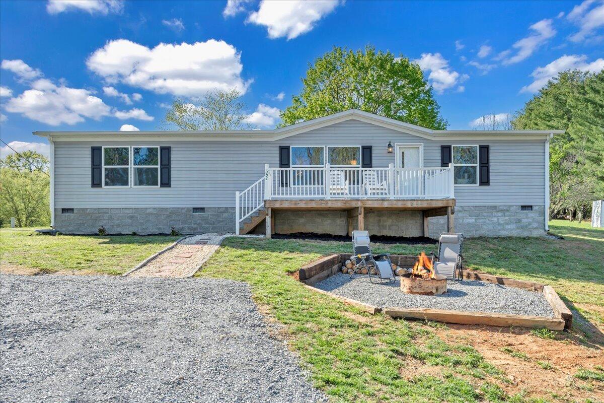 301 Village Dr, Vinton, Virginia image 2