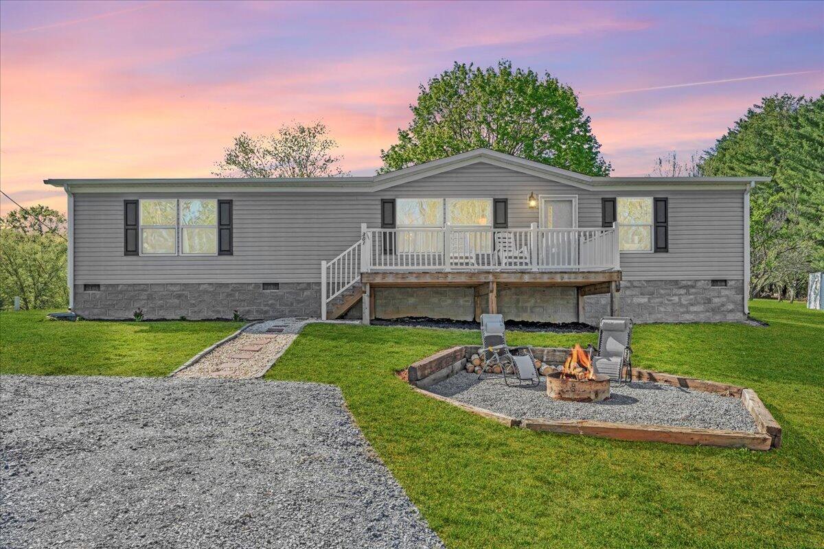 301 Village Dr, Vinton, Virginia image 1