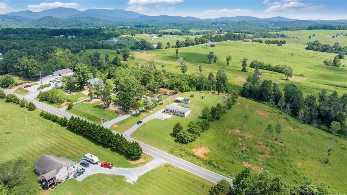 Bedford, Virginia 24523, United States, 3 Bedrooms Bedrooms, ,2 BathroomsBathrooms,Residential,Active,245957