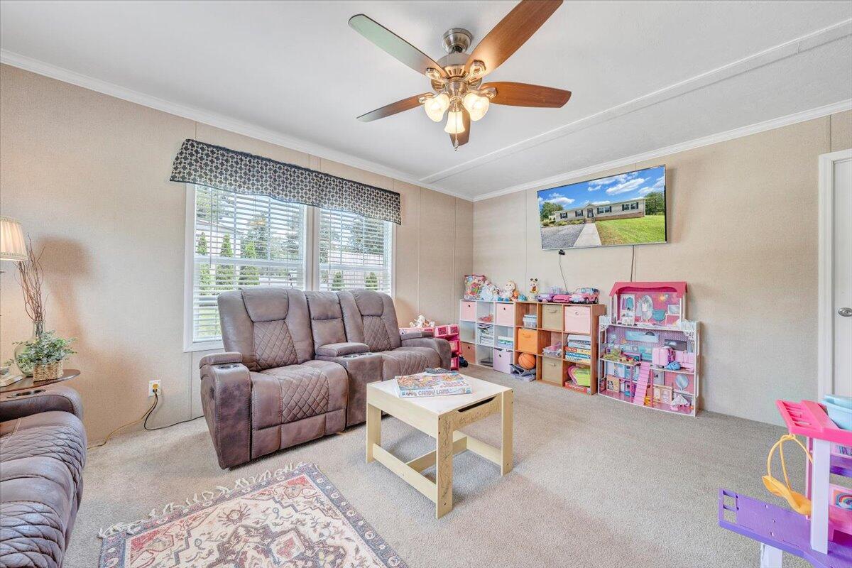 Bedford, Virginia 24523, United States, 3 Bedrooms Bedrooms, ,2 BathroomsBathrooms,Residential,Active,245957