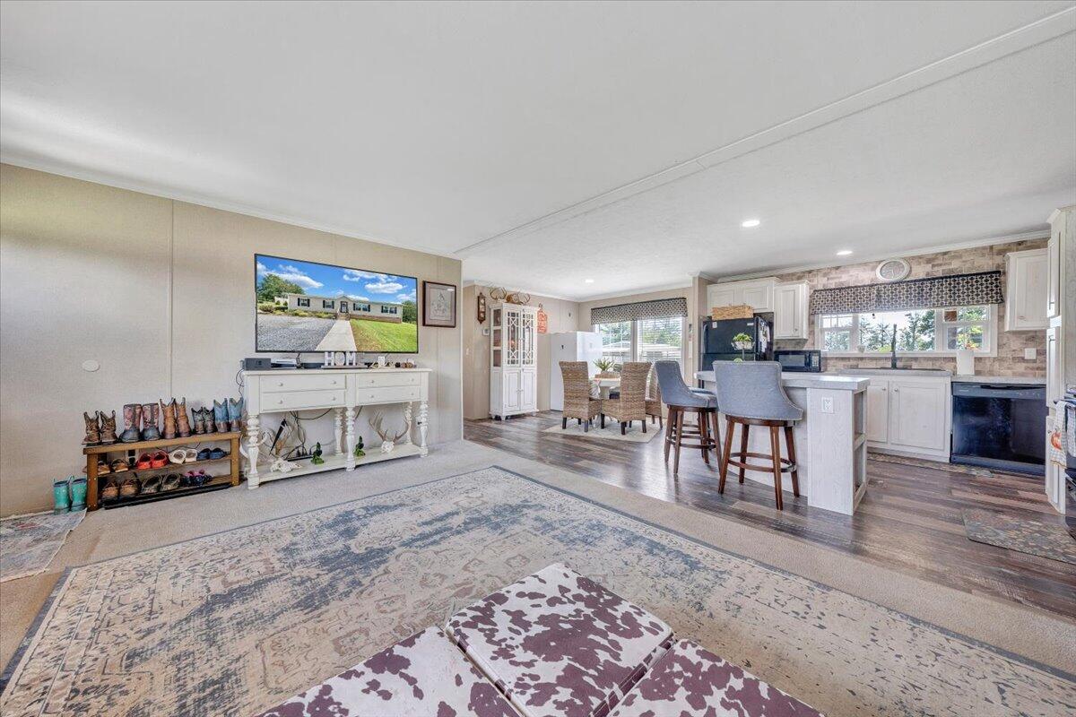 Bedford, Virginia 24523, United States, 3 Bedrooms Bedrooms, ,2 BathroomsBathrooms,Residential,Active,245957