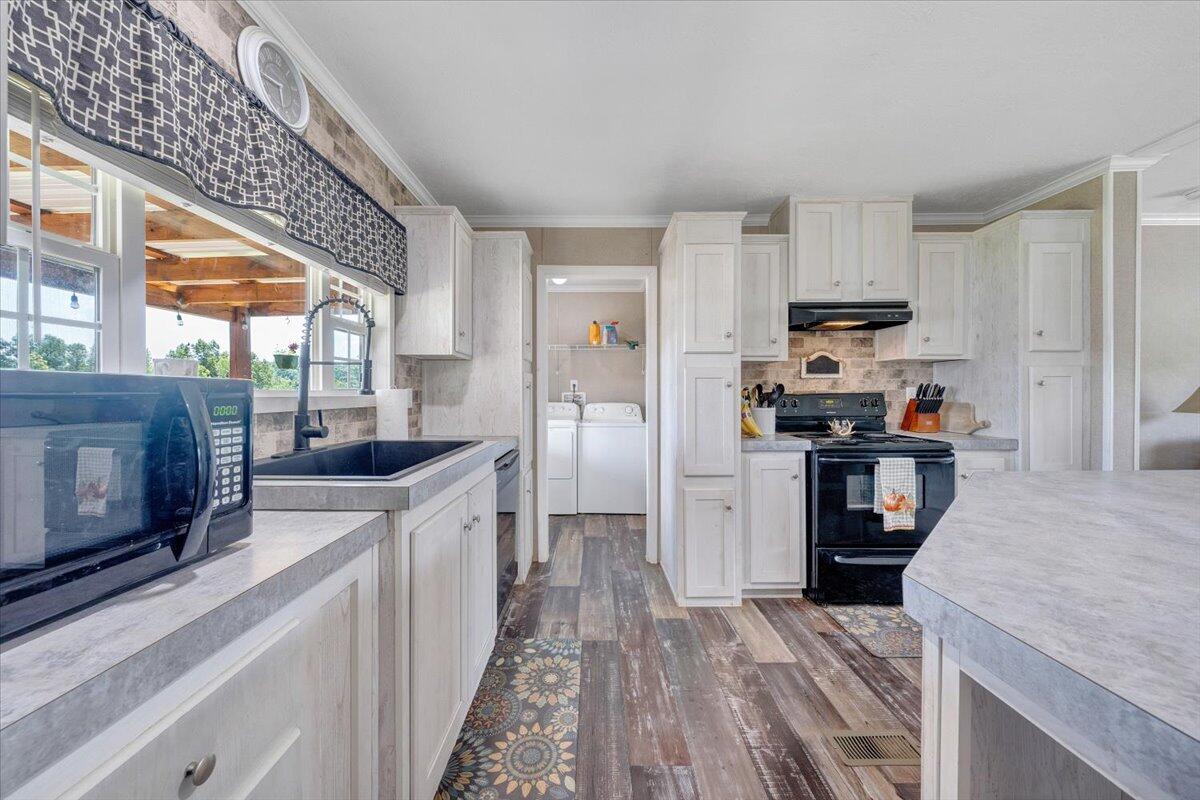 Bedford, Virginia 24523, United States, 3 Bedrooms Bedrooms, ,2 BathroomsBathrooms,Residential,Active,245957