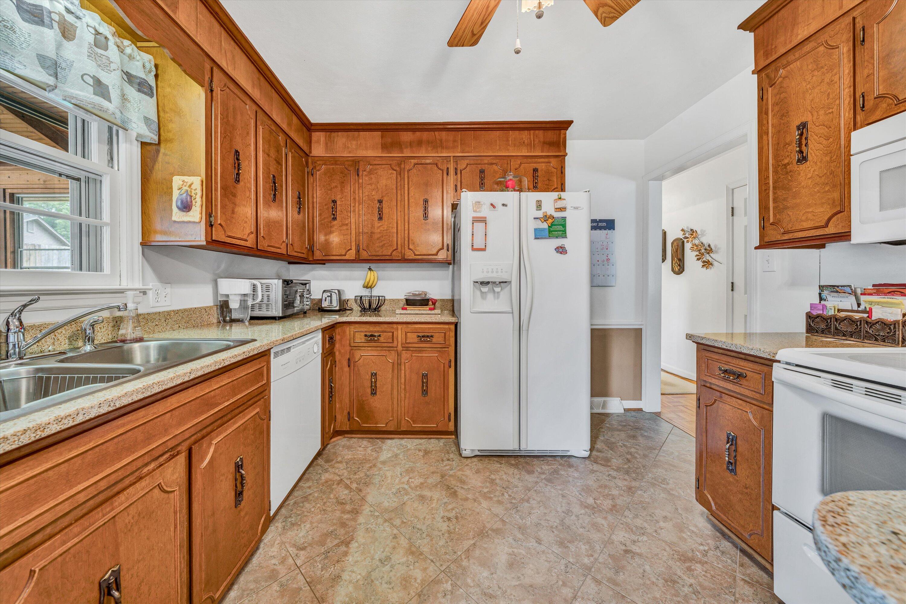 459 Nellie Cir, Salem, Virginia image 2