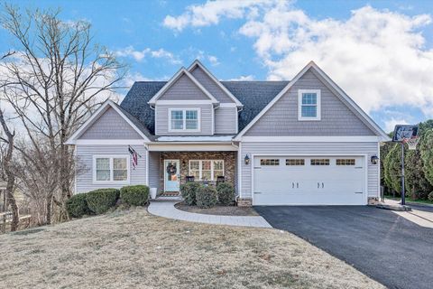 Photo of 4524 ROSECREST RD, Roanoke, VA 24018 (MLS # 923418)