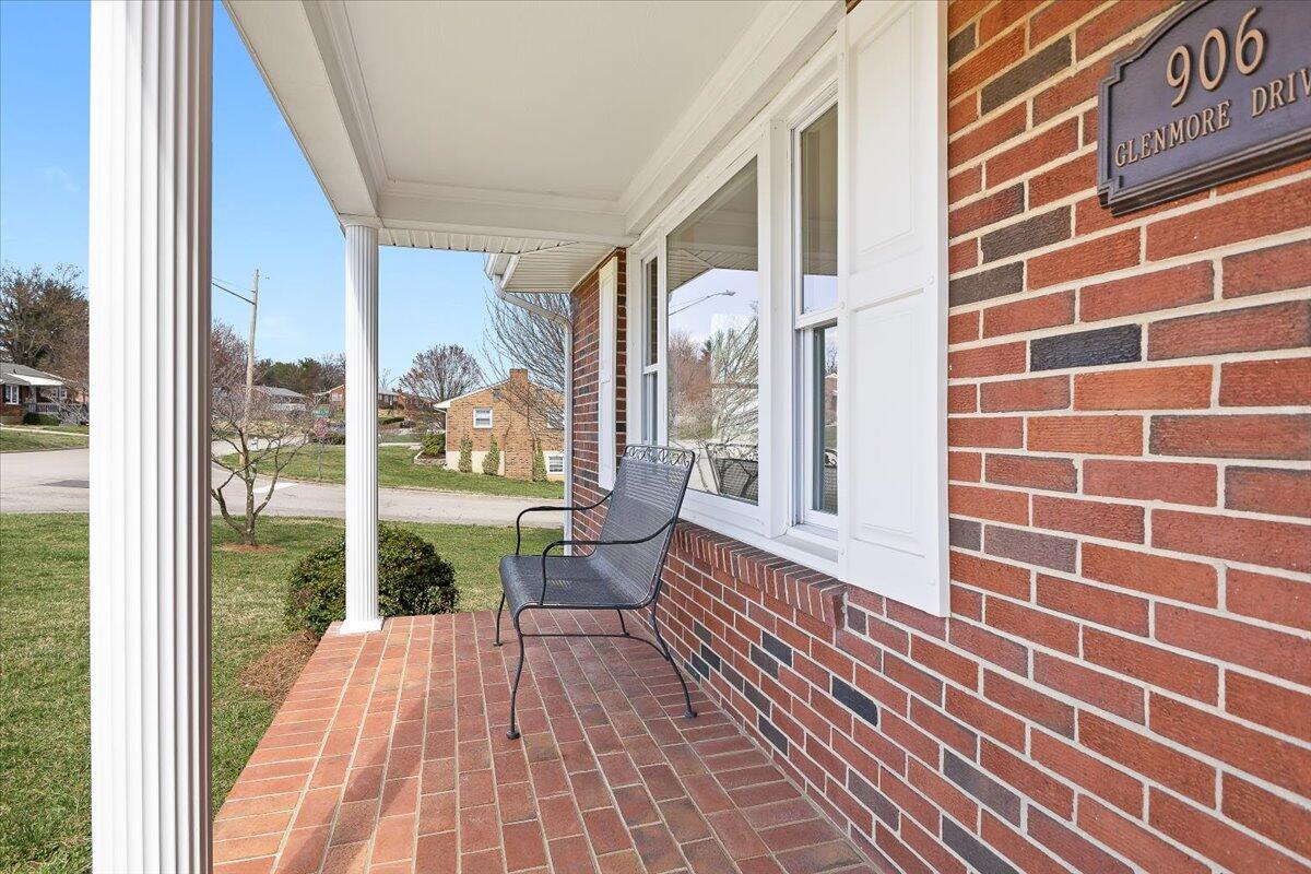 906 Glenmore Dr, Salem, Virginia image 2