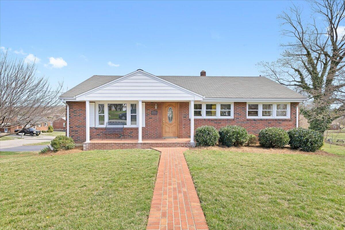 906 Glenmore Dr, Salem, Virginia image 1