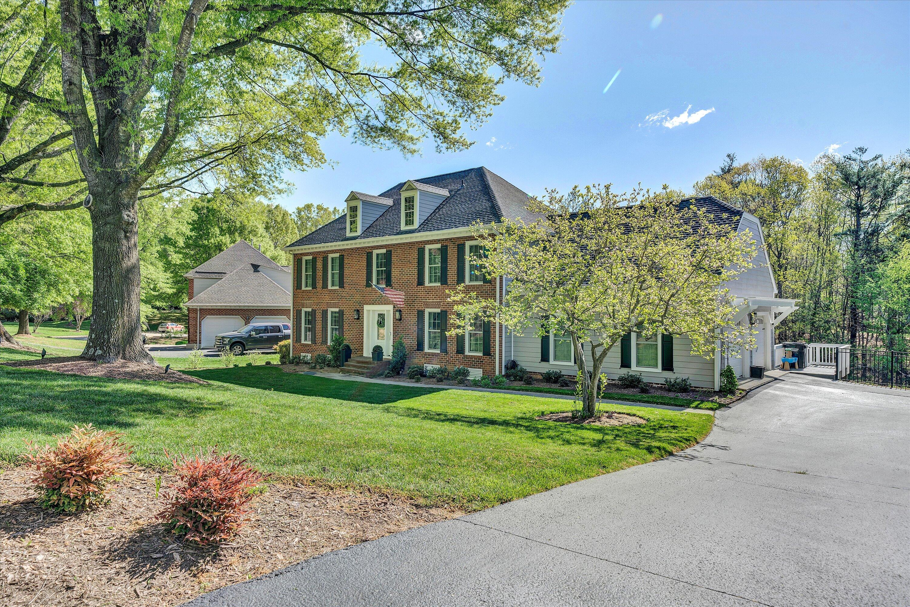 5902 Cavalier Dr, Roanoke, Virginia image 2