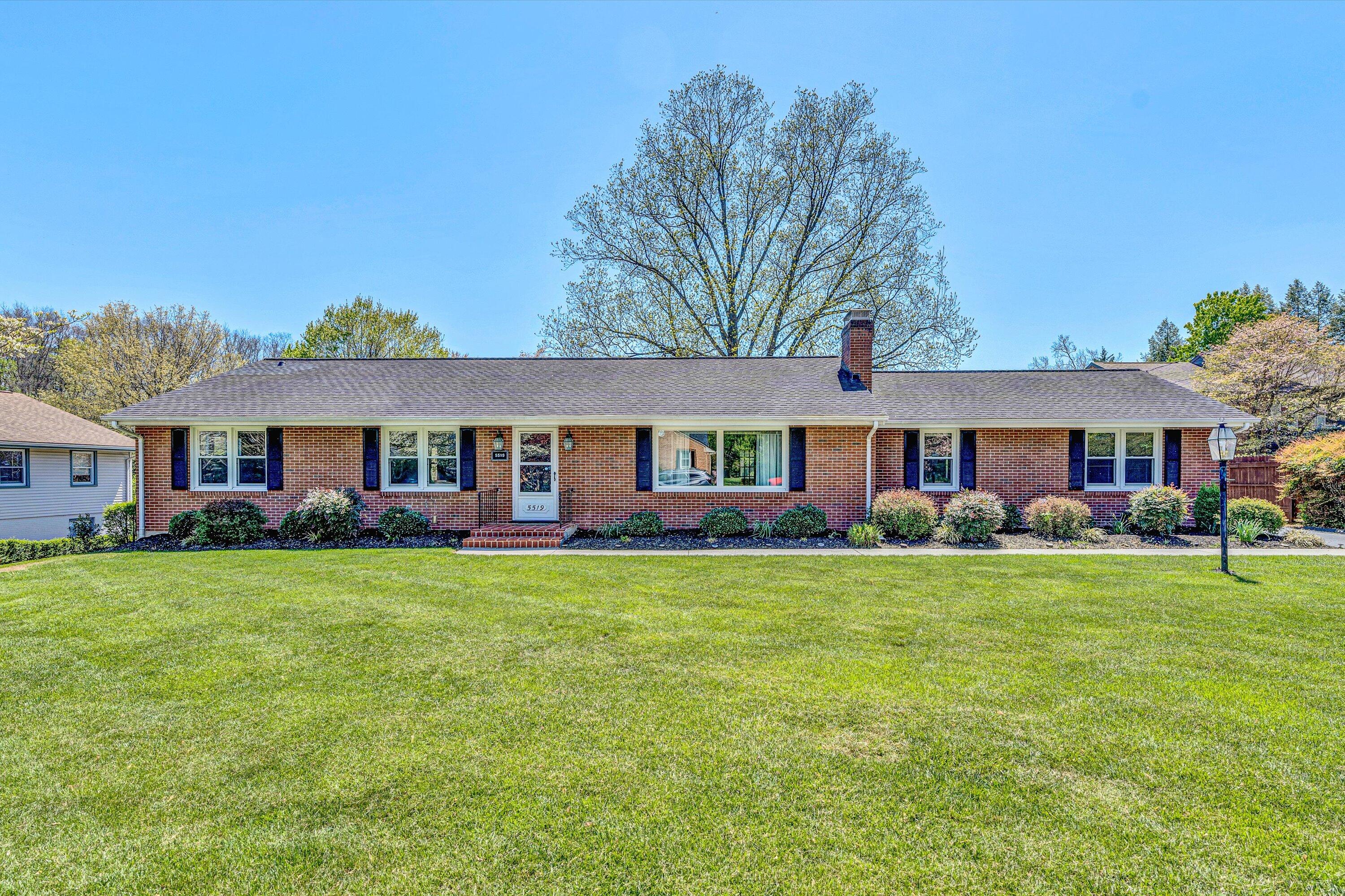 5519 Medmont Cir, Roanoke, Ohio image 1