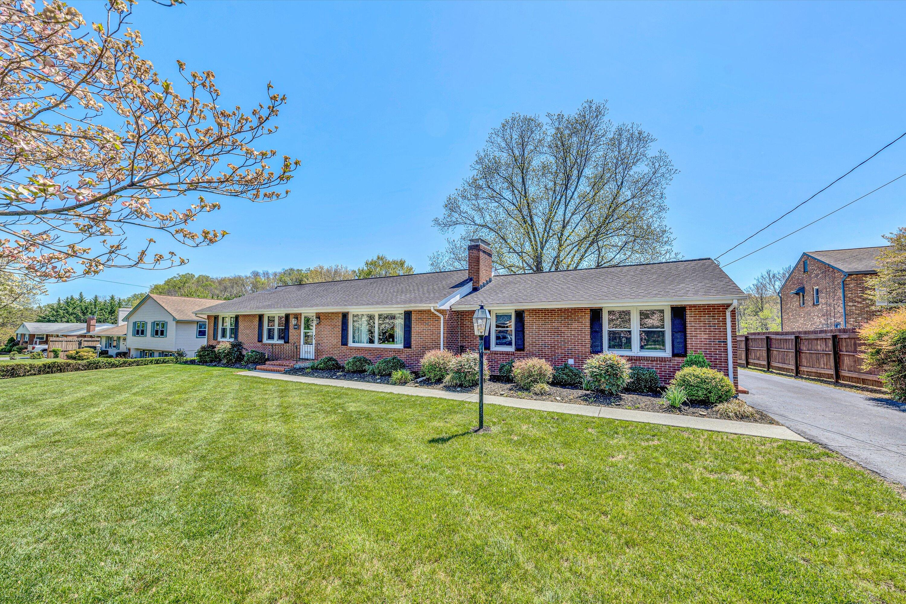 5519 Medmont Cir, Roanoke, Ohio image 2