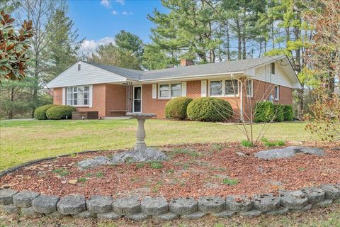 Homes For Sale - 140 Stephens Dr<br/> Troutville, VA 24175