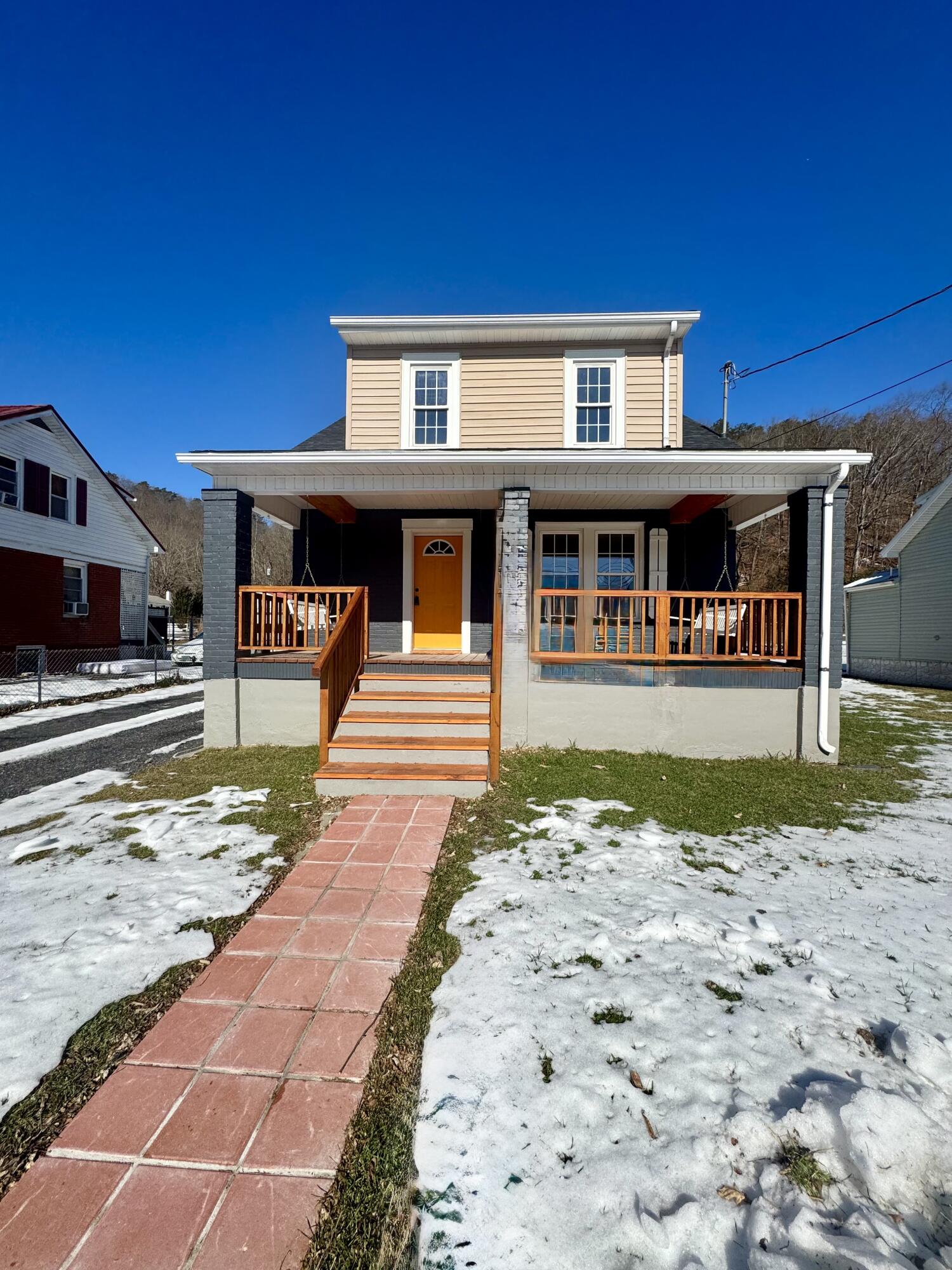 1322 W Jackson St, Covington, Virginia image 1