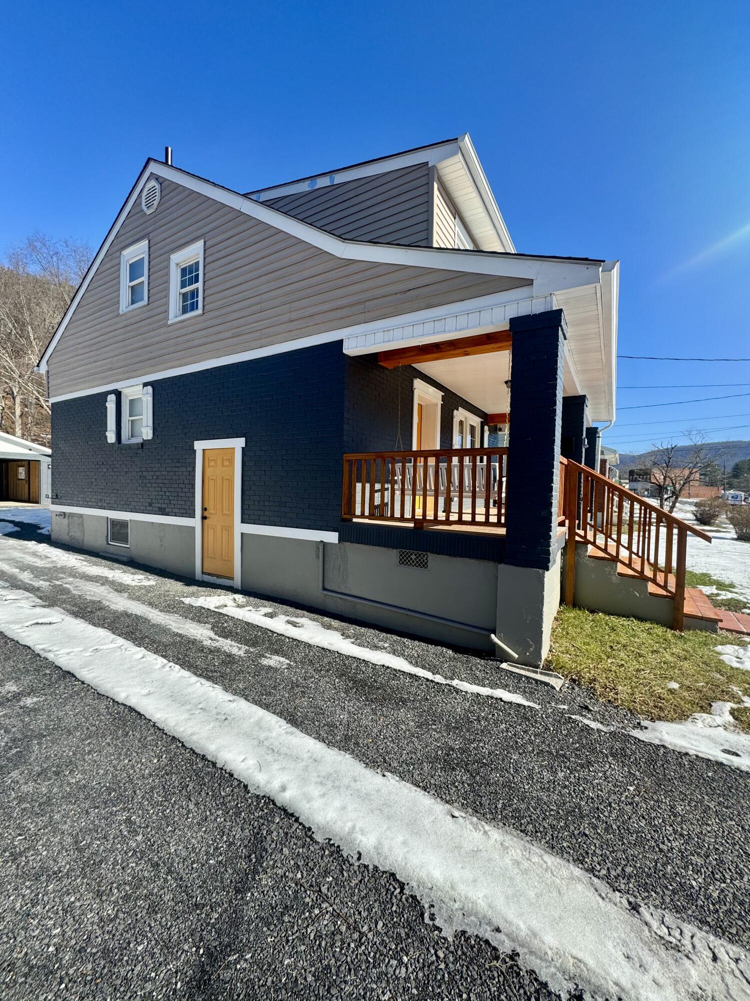 1322 W Jackson St, Covington, Virginia image 34