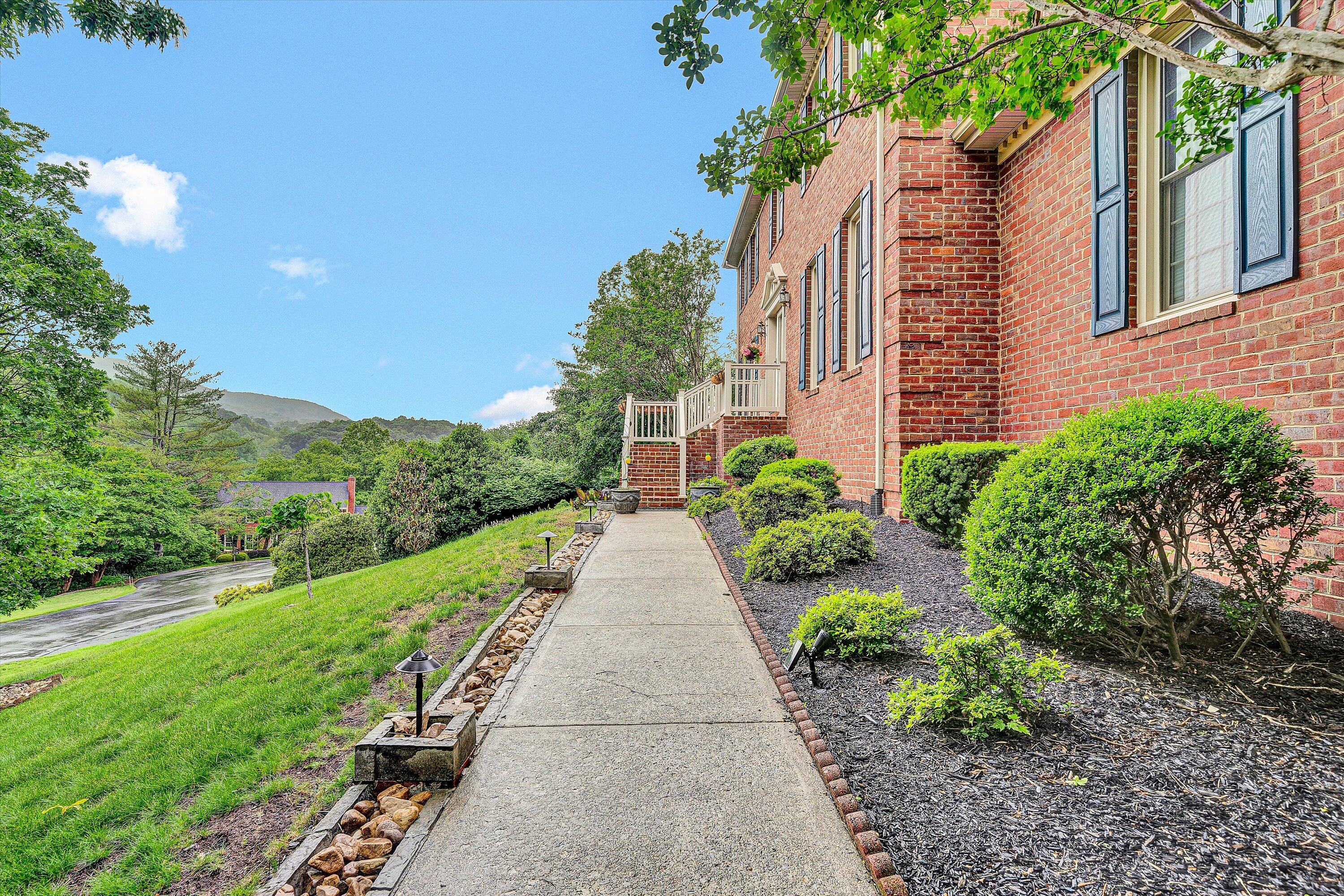 5643 Orchard Valley Cir, Roanoke, Virginia image 3