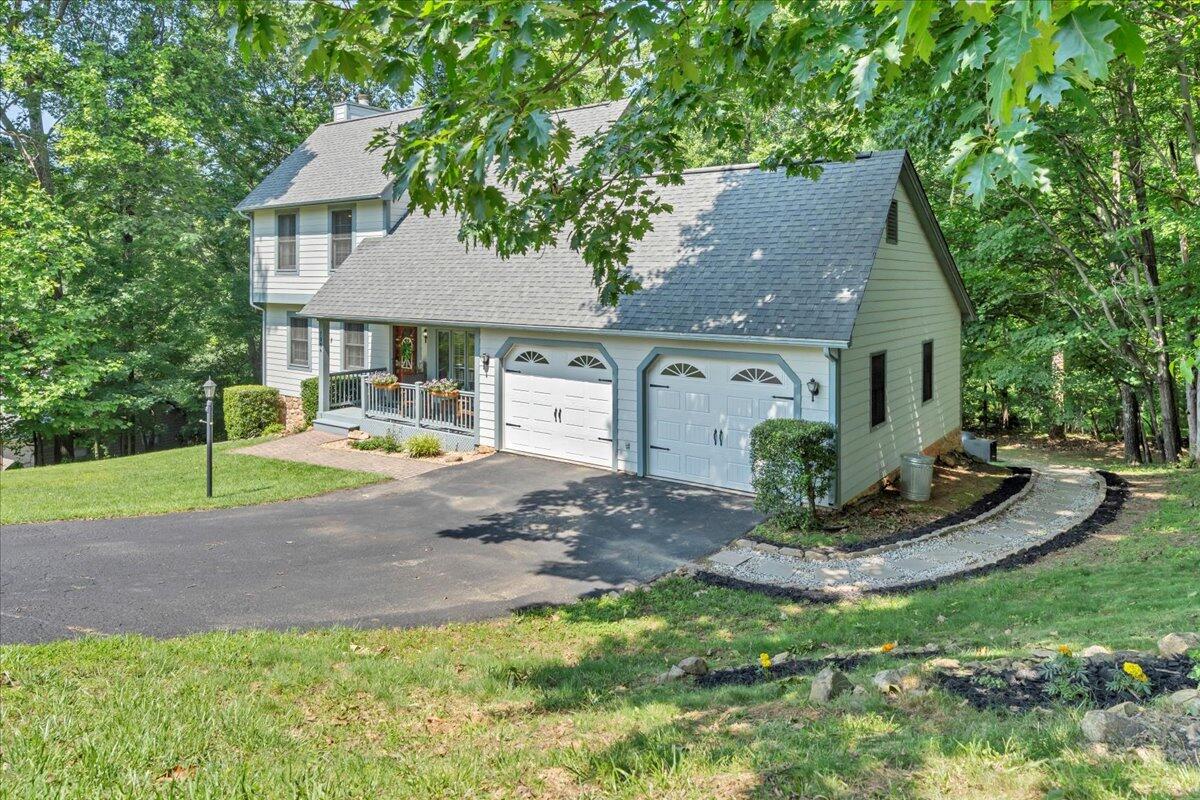 7984 Forest Creek Dr, Roanoke, Virginia image 2