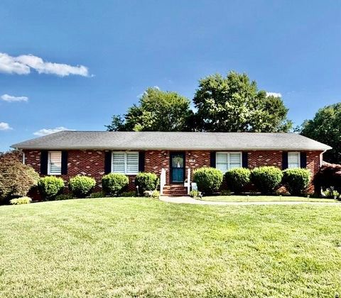 Homes For Sale - 1614 Narcissus St<br/> Salem, VA 24153