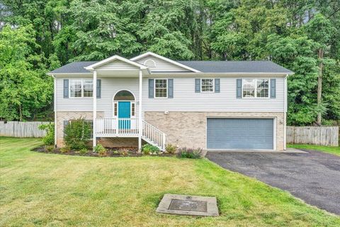 Homes For Sale - 120 Upland Dr<br/> Salem, VA 24153