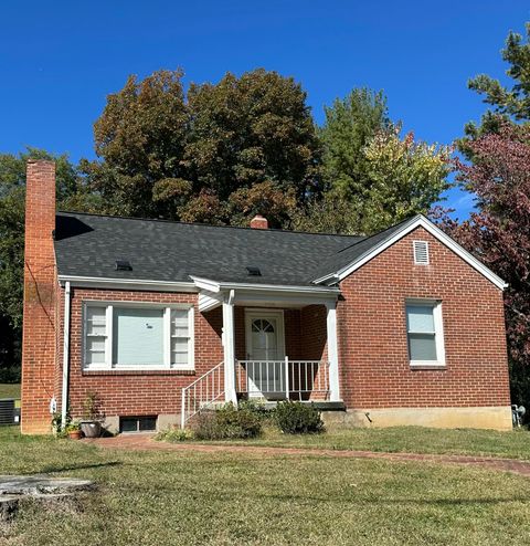 Homes For Sale - 17 Maccie St<br/> Salem, VA 24153